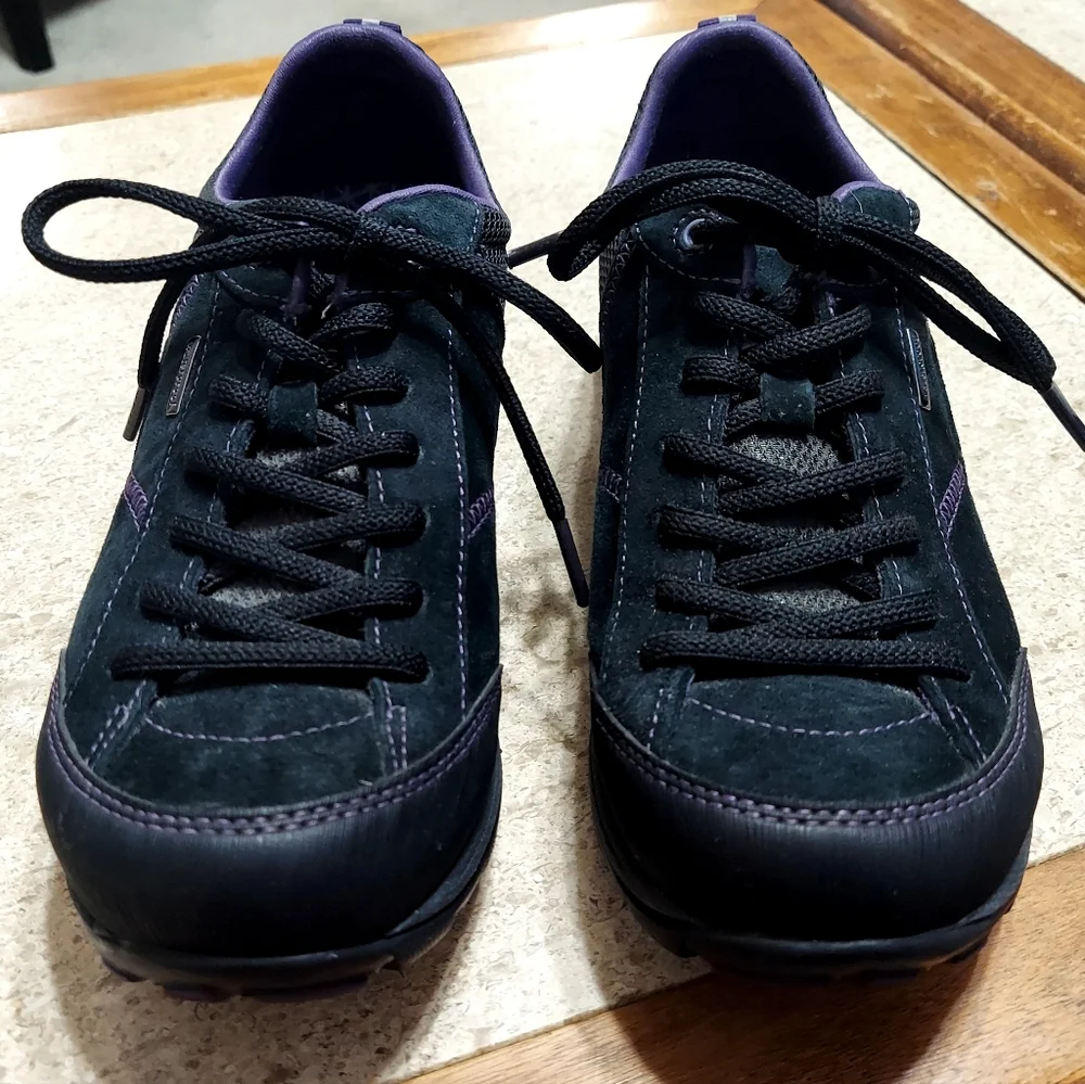 Dansko Woman's Paisley Black & Purple Size 37